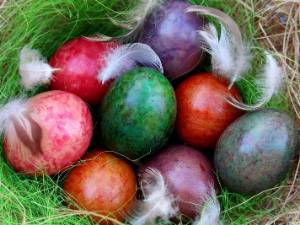 Верници западних цркава прослављају Ускрс