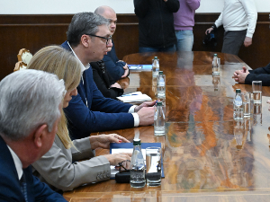 Председник Вучић наставља консултације са још три странке, обраћање медијима у 13 часова