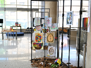 Дечје васкршње чаролије – осликана јаја и ликовни радови на тему највећег хришћанског празника унели радост у Таковску 10