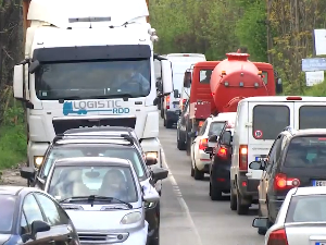 Празнични талас гужви на путевима – за волан уз опрез и стрпљење 