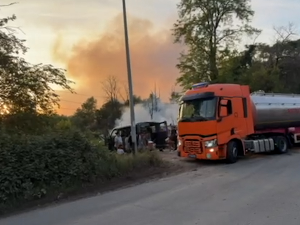 Пожар на Чукарици - горе бараке, на терену 18 ватрогасаца
