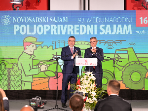Отворен сајам пољопривреде у Новом Саду - учествује 1.200 излагача из земље и света, излаже се најбоља стока, воће, поврће