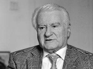 На вест о смрти Драгољуба Мићуновића: Доследност која превазилази дневну политику