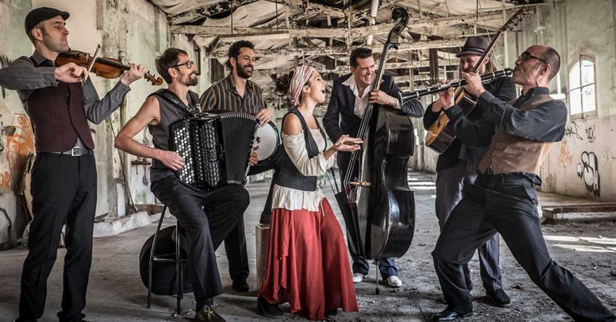 Barcelona Gipsy Balkan Оrchestra, 1. део