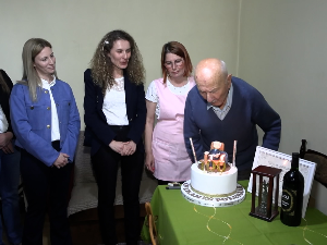 На стотом рођендану код чувеног крушевачког шнајдера Рашка Јочића 
