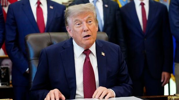 Трамп о Леброну Џејмсу: Можда је расиста, мој избор је Мајкл Џордан