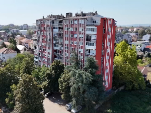 Како су станари једне вишеспратнице у Панчеву обновили фасаду