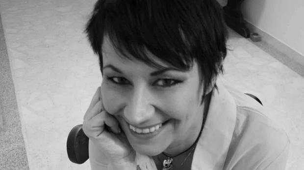 С песником у подне: Ана Ристовић: ,,Око нуле“