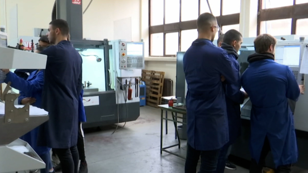 Из школске клупе до радног места - која занимања кроз дуално образовање тражи тржиште 