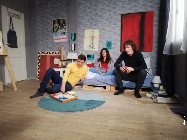 Редитељ ТВ драме Реконструкција је Срђан Марковић апсолвент на филмској и ТВ режији на ФДУ