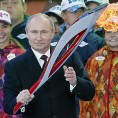 Олимпијски пламен у Путиновим рукама