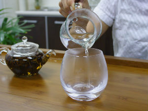 Како топла вода помаже нашем организму