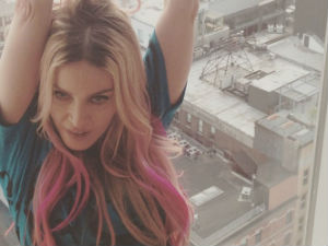 Розе крајеви стигли до трона