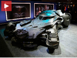 Бетмен аутомобил позајмио од Предатора?