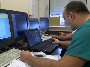 Крагујевачки тим интервентних кардиолога помаже животно угроженим пацијентима