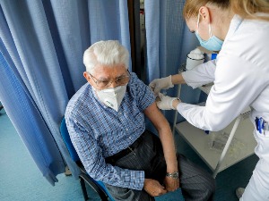 Франкфуртер алгемајне цајтунг: Зашто Србија тако успешно вакцинише