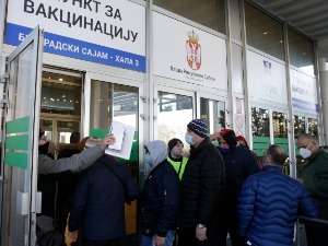 Кронен цајтунг: Србија рекордним темпом вакцинације побегла Аустрији