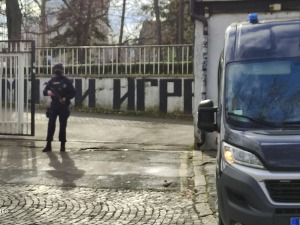 Хапшење и на стадиону Партизана, уклоњен транспарент Беливукове навијачке групе