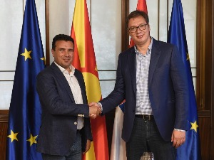 Вучић сутра уручује Заеву први контингент вакцина