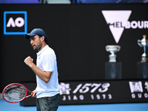 Аслан Карацев – "аматер" са рекетом професионалца