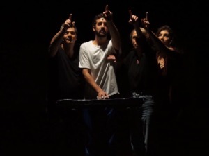 „Кишне капи на врелом камењу“ добују по Београдском драмском позоришту