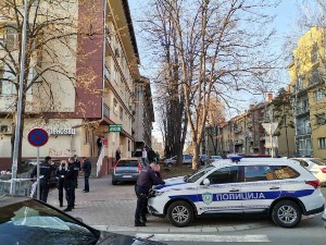 Ножем нападнут мушкарац у центру Крушевца, пресечена му вратна артерија