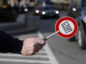 Саобраћајна полиција зауставила двојицу возача у стању потпуне алкохолисаности