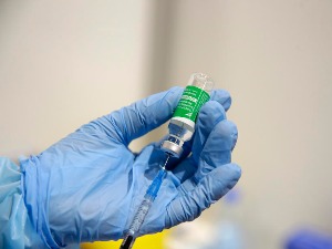 Вакцинација без пријаве за старије од 60 година током викенда у седам градова у Србији