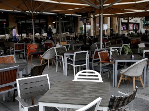 Нове мере Кризног штаба – тржни центри и угоститељски објекти остају закључани