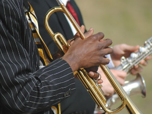 Свеци марширају