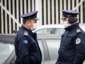 На Косову осморо ухапшених због преваре и проневере новца