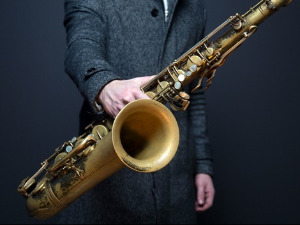 Свеци марширају