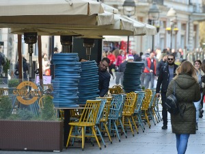 Нове мере: Од понедељка отварање башта кафића и ресторана, дуже радно време свих објеката
