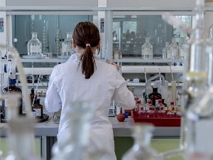 Поповић: Потписан споразум о производњи "спутњика В" у Србији