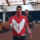 Новак игра кошарку, загрева се за тенис