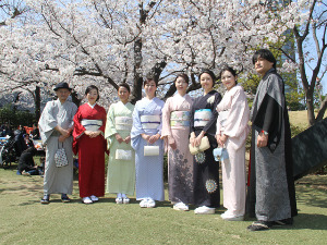 Јапански кимоно – свила која приповеда о жени, људским надама, природи и друштву