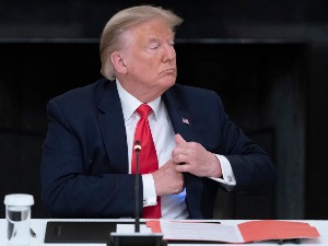 Трамп доскочио Твитеру и Фејсбуку – повратак у свет друштвених мрежа