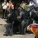 У сукобима полиције и верника у Јерусалиму више од 220 повређених