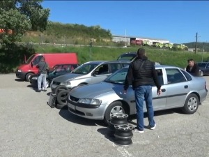 Царине подигле цене половњака за 30 одсто, привлачнији јефтинији нови аутомобили