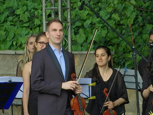 Стефан Миленковић и оркестар Музикон приредили концерт за уживање у Ботаничкој башти