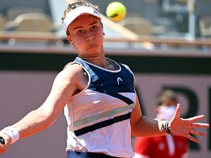 Сакари и Крејчикова приредиле изненађења за пласман у полуфинале Париза