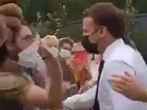 Француз који је ошамарио Макрона осуђен на четири месеца затвора
