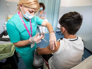 Агенција за лекове одобрила "Фајзерову" вакцину за децу од 12 до 15 година