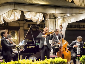 Компас - Италија 