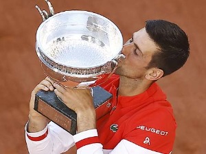 Медији: "Митски Ђоковић", "Спектакуларни преокрет"...