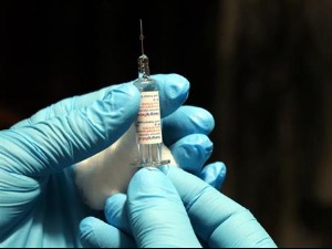 Лончар: Могуће је да ћемо вакцину примати једном годишње