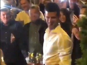 Новак стигао у Београд и одмах славио титулу са Ролан Гароса