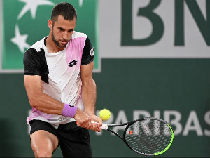 Ђере елиминисан на старту турнира у Квинсу