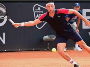 Крајиновић у четвртфиналу Хамбурга