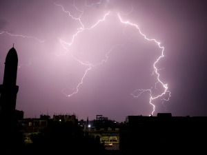 Бангладеш, гром убио 17 људи на свадби, повређен и младожења